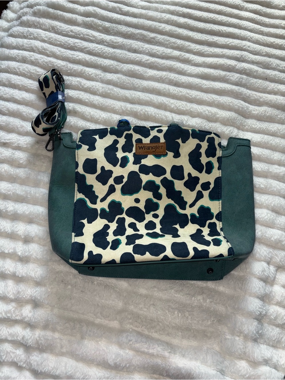NWT Wrangler Cow Print Tote Bag & Wristlet Set Green Crossbody Straps - Picture 10 of 12